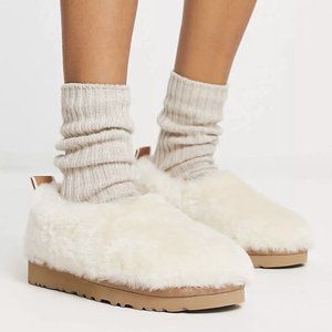 UGG Classic Cozy Shearling Bootie in Natural